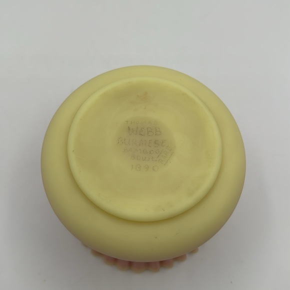 Thomas Webb Burmese Glass Bowl/Vase.  It glows! - Picture 4 of 8